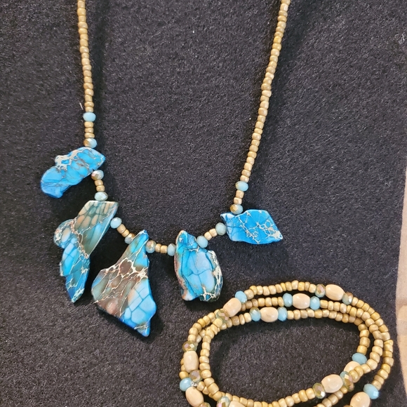 JUST BEAUTIFUL THIS BEADED NECKLACE SET - Picture 5 of 9